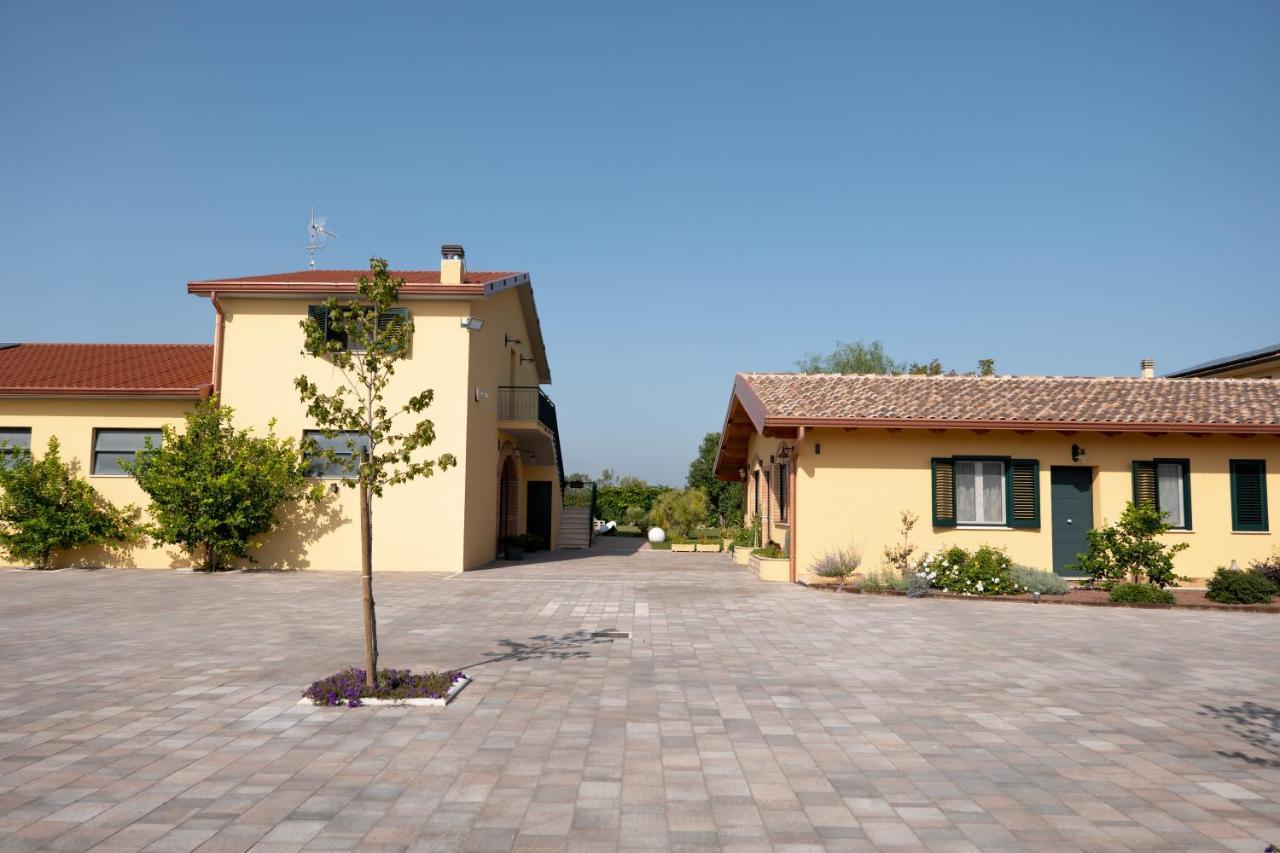 Agriturismo Casa Chiara Latina Exteriér fotografie